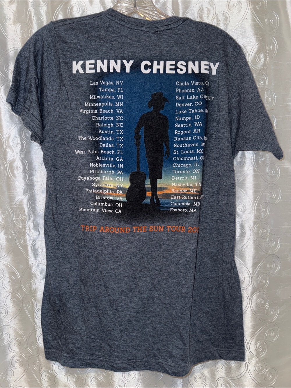 Kenny Chesney Trip Around the Sun Tour 2018 Concert Shirt Women’s Size M 🔥 G8 - Picture 4 of 5